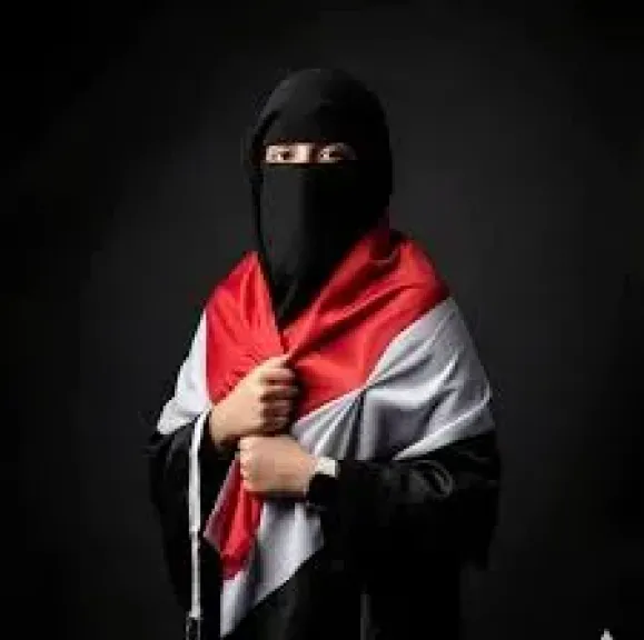 اقتحام منزل الصحفية وئام الصوفي في تعز يُثير غضب الرأي العام وسط تصاعد الانفلات الأمني